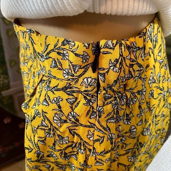 Asymmetrical two fabric skirt - Picture 4 of 7